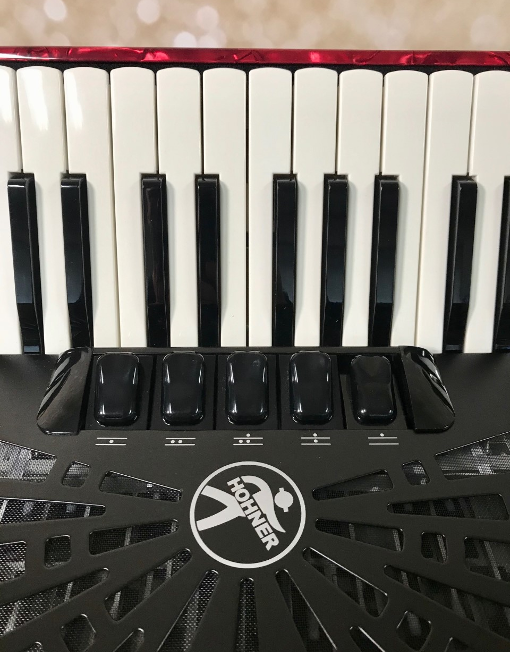 Hohner Bravo III 72 Silent Key - LMM - Rood