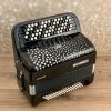 Hohner Nova III 96 B-Griff Black (Nieuwste model met stoffen balg)