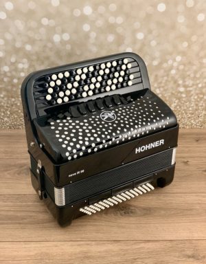 Hohner Nova III 96 B-Griff Black (Nieuwste model met stoffen balg)